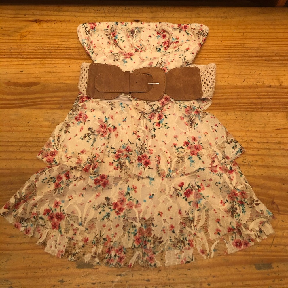 Beautiful lace tube top with belt